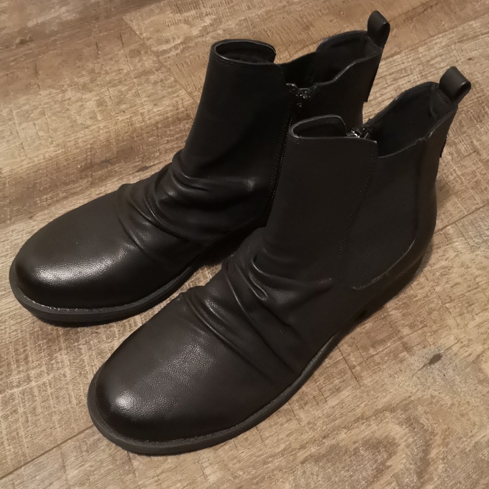 Black bucco capensis Chelsea style new ankle boots size 8.5